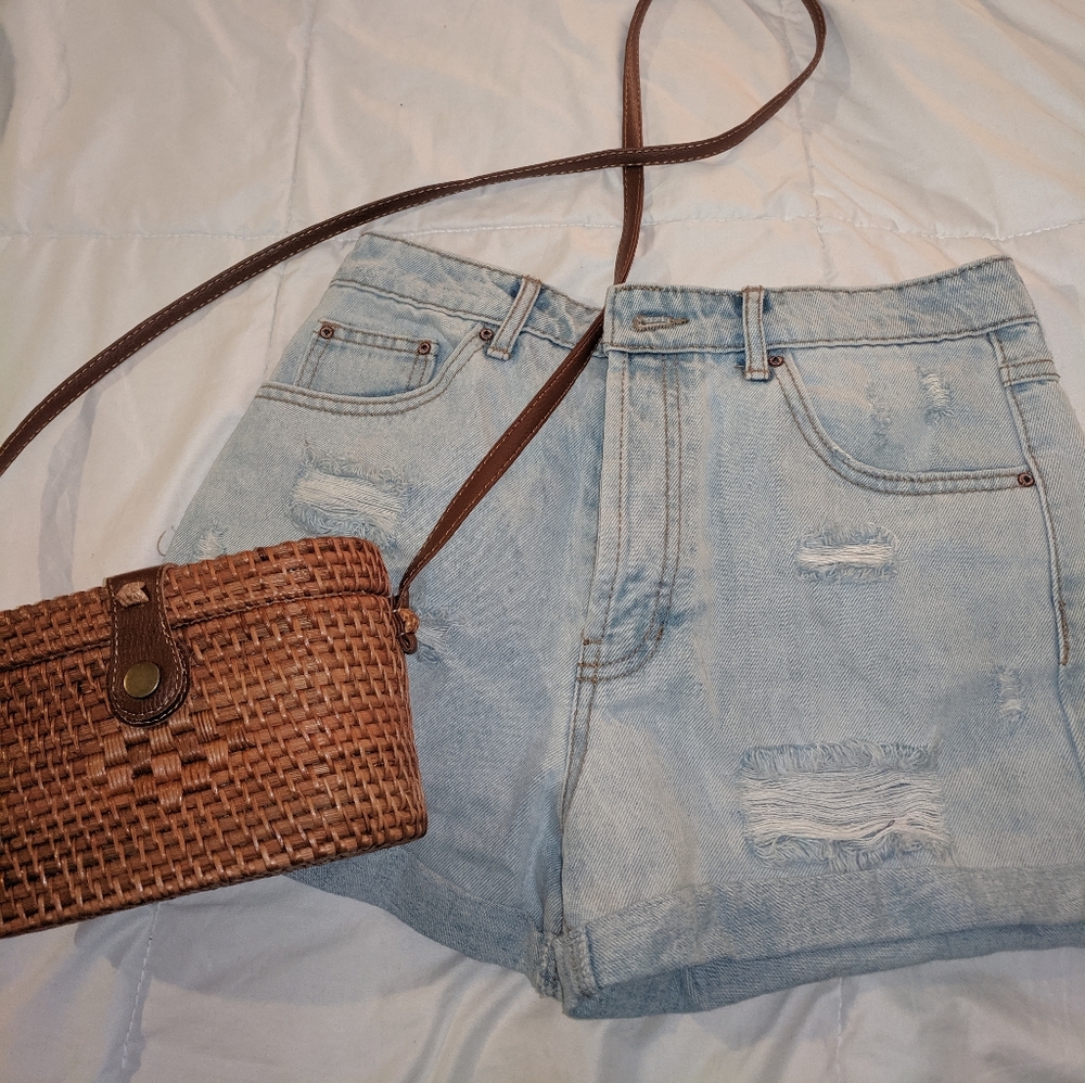 HIGH RISE Mom Jean shorts - Picture 4 of 6